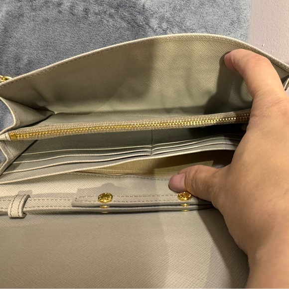 PRADA
Saffiano Metal Oro Chain Wallet Pomice - Picture 7 of 16